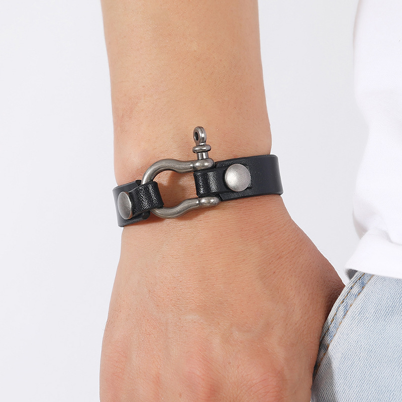 1 Piece Fashion Geometric Alloy Cowhide Menu0027S Bracelets