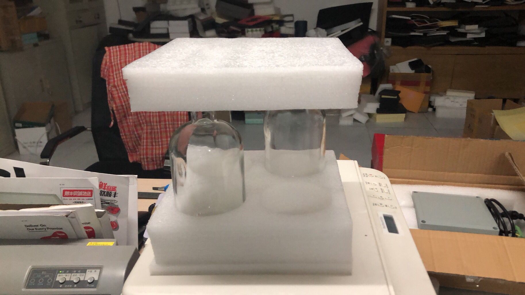 厂家供应白色珍珠棉黑色珍珠棉酒瓶缓冲包装泡沫/异形成型快递