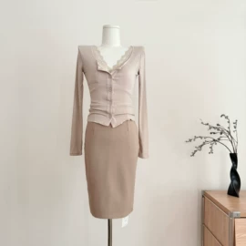 女式针织衫;连衣裙;女式T恤