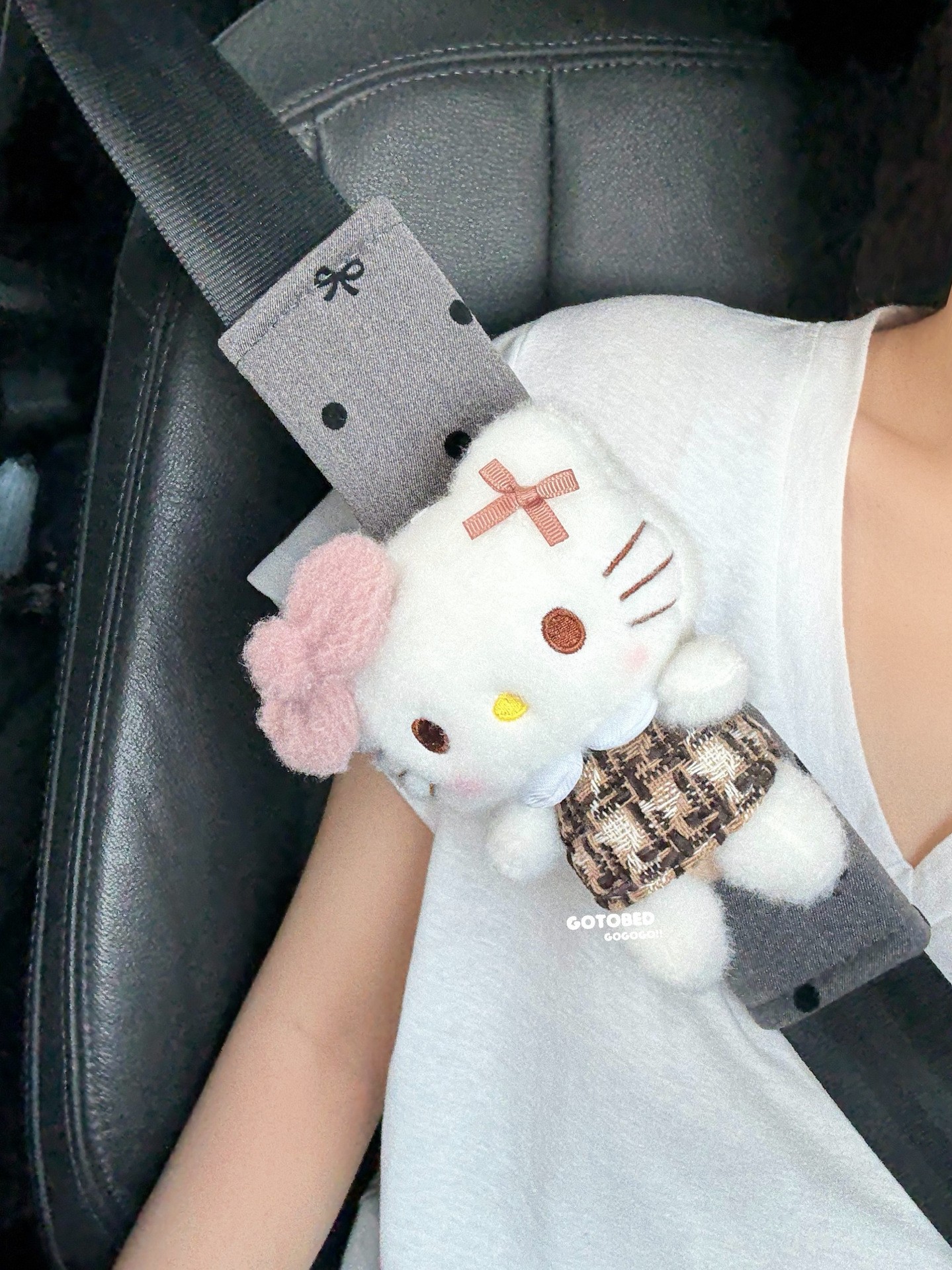 Car Seatbelt Shoulder Pads Are Comfortable and Breathable for Long-Distance Use, Providing Protection for the Shoulders and Neck, and Are an Essential Car Accessory