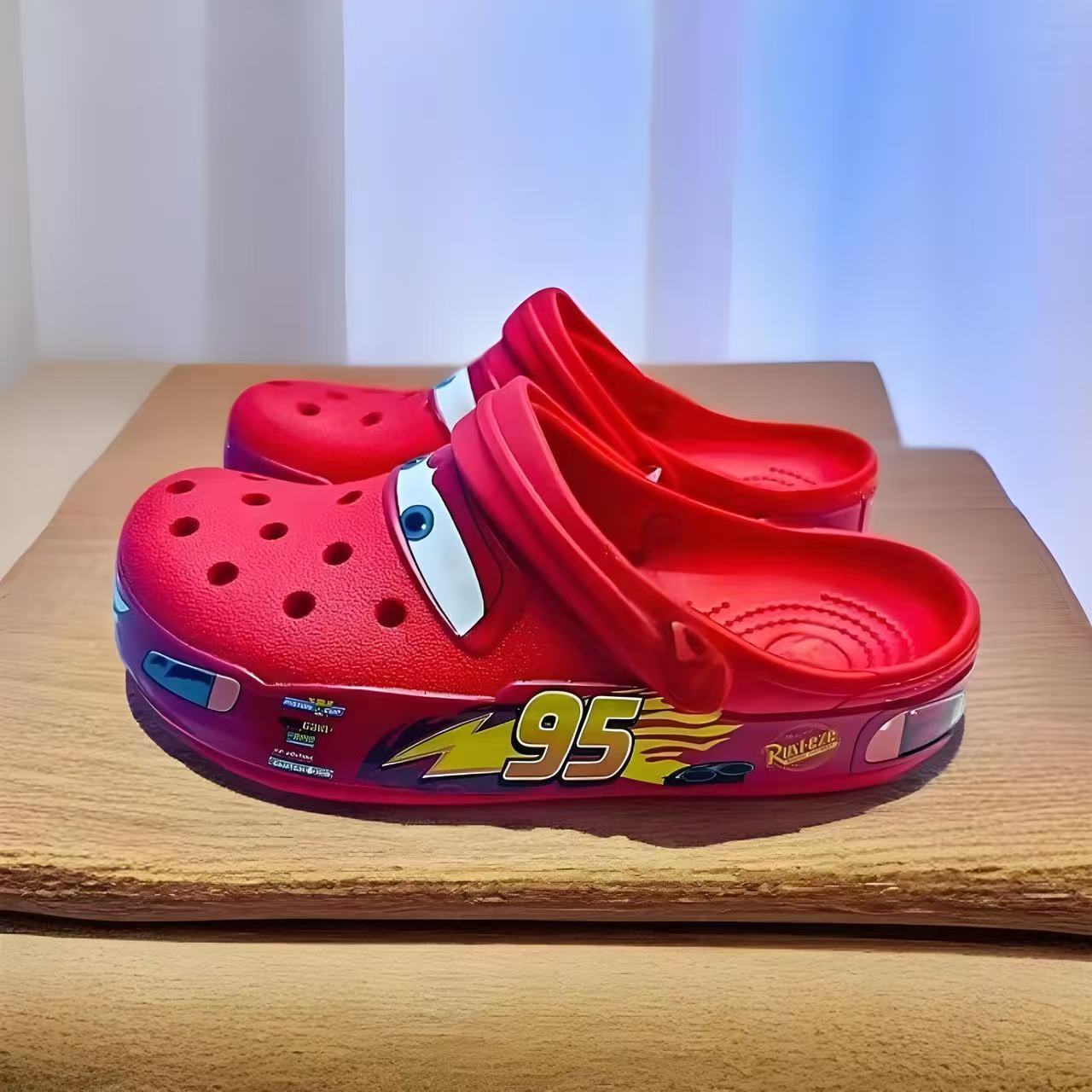 2025 nuevos zapatos de agujero rojo 95 McQueen zapatos de automóvil a granel, caja completa, zapatos de playa al por mayor sin envío gratuito