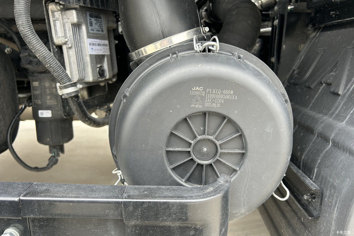 Jianghuai Light Truck Air Filter 1109100B5061Xa Is Suitable for Shuailing, Junling, and Kangling 3/5/6 Series