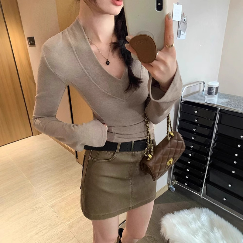 Yujie's Spice Girl with All Kinds of Chanties Slim Fit with Shoulder Pad V-neck Base Shirt Women's Autumn and Winter Foreign-style Inner T-shirt Top