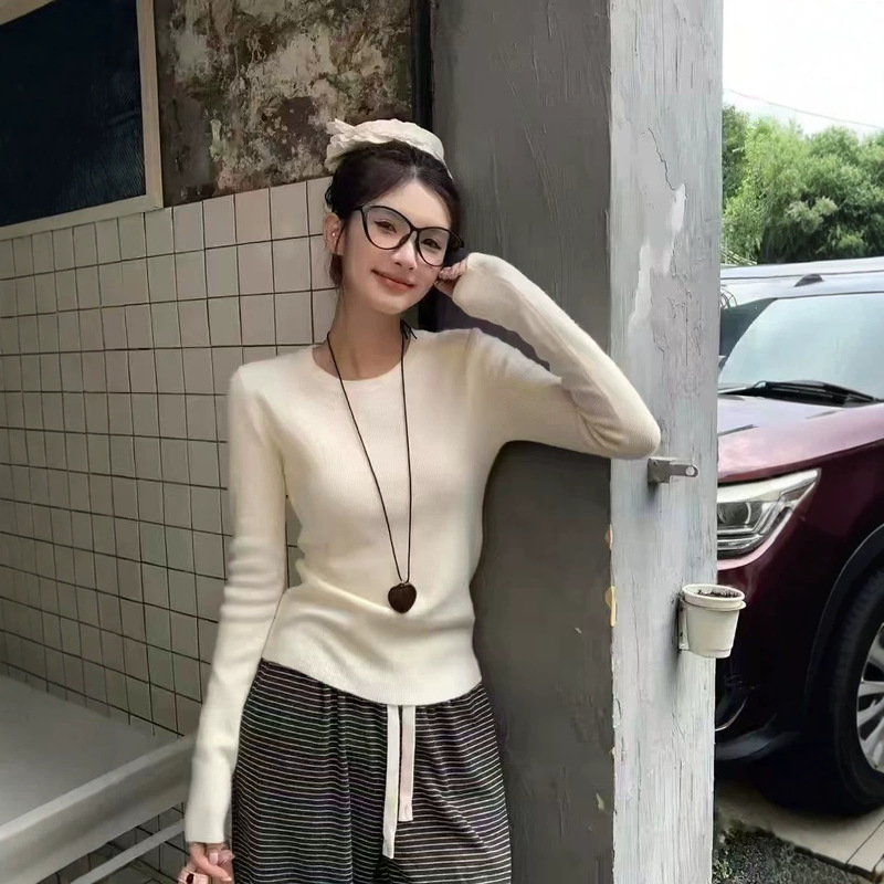 2026 Autumn/Winter New Gentle Style Round Neck Knit Base Shirt for Women, Warm, Skin-Friendly, Stretchy, Slim-Fit Top 2026 Autumn/Winter New Gentle Style Round Neck Knit Base Shirt for Women, Warm, Skin-Friendly, Stretchy, Slim-Fit Top