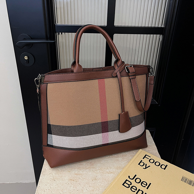 Borsa a tracolla da donna grande con righe verticali elegante_voghion.com