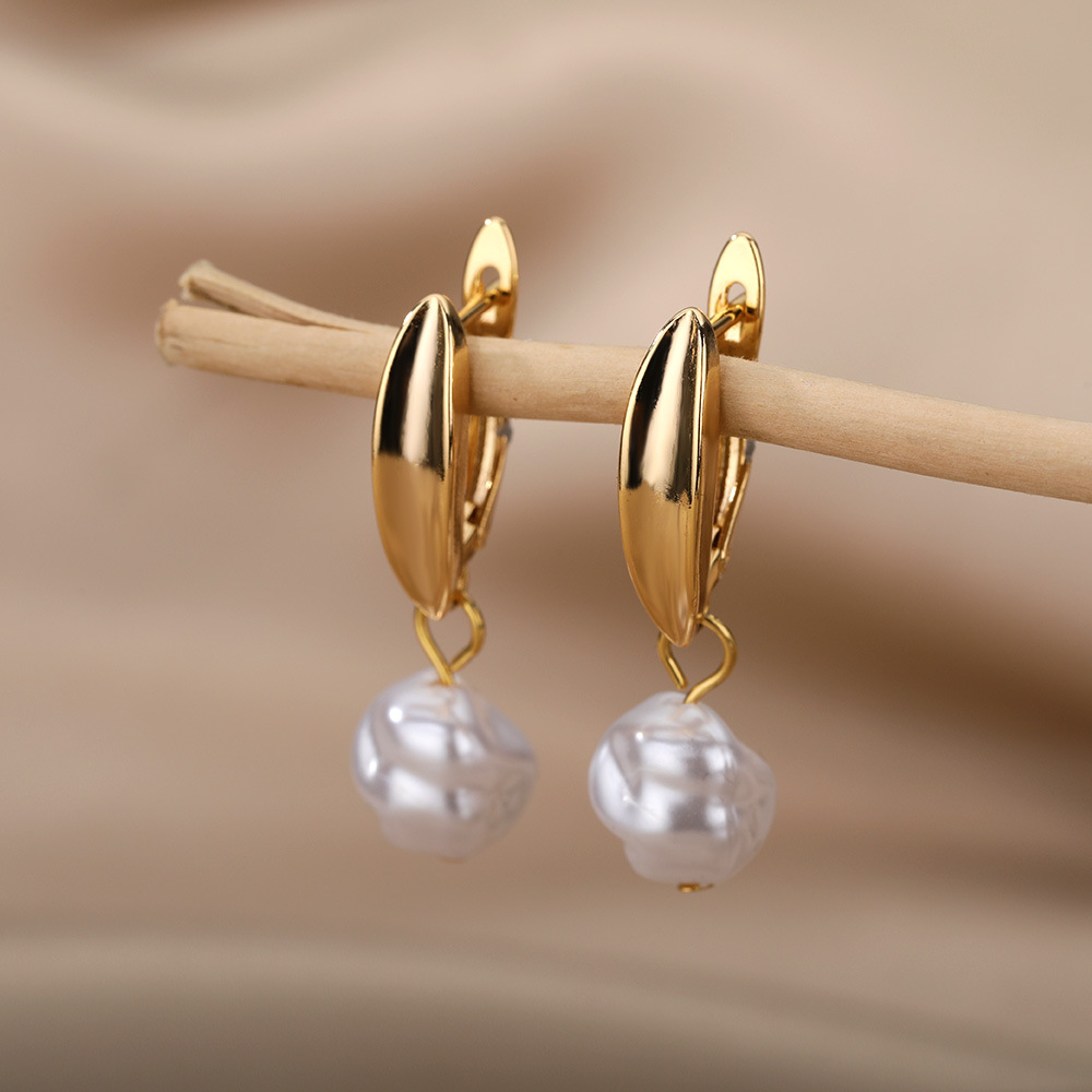 1 Pair Elegant Geometric Plating Inlay Freshwater Pearl Copper Zircon Drop Earrings display picture 4