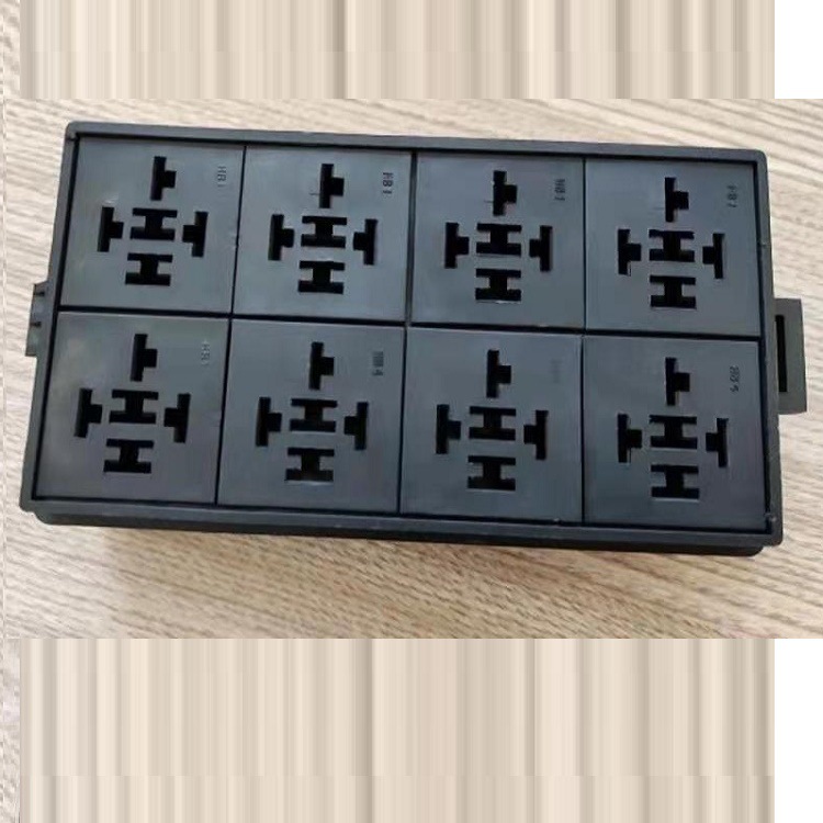 优惠汽车保险盒农用机械继 电器保险丝控制盒电源防水插座