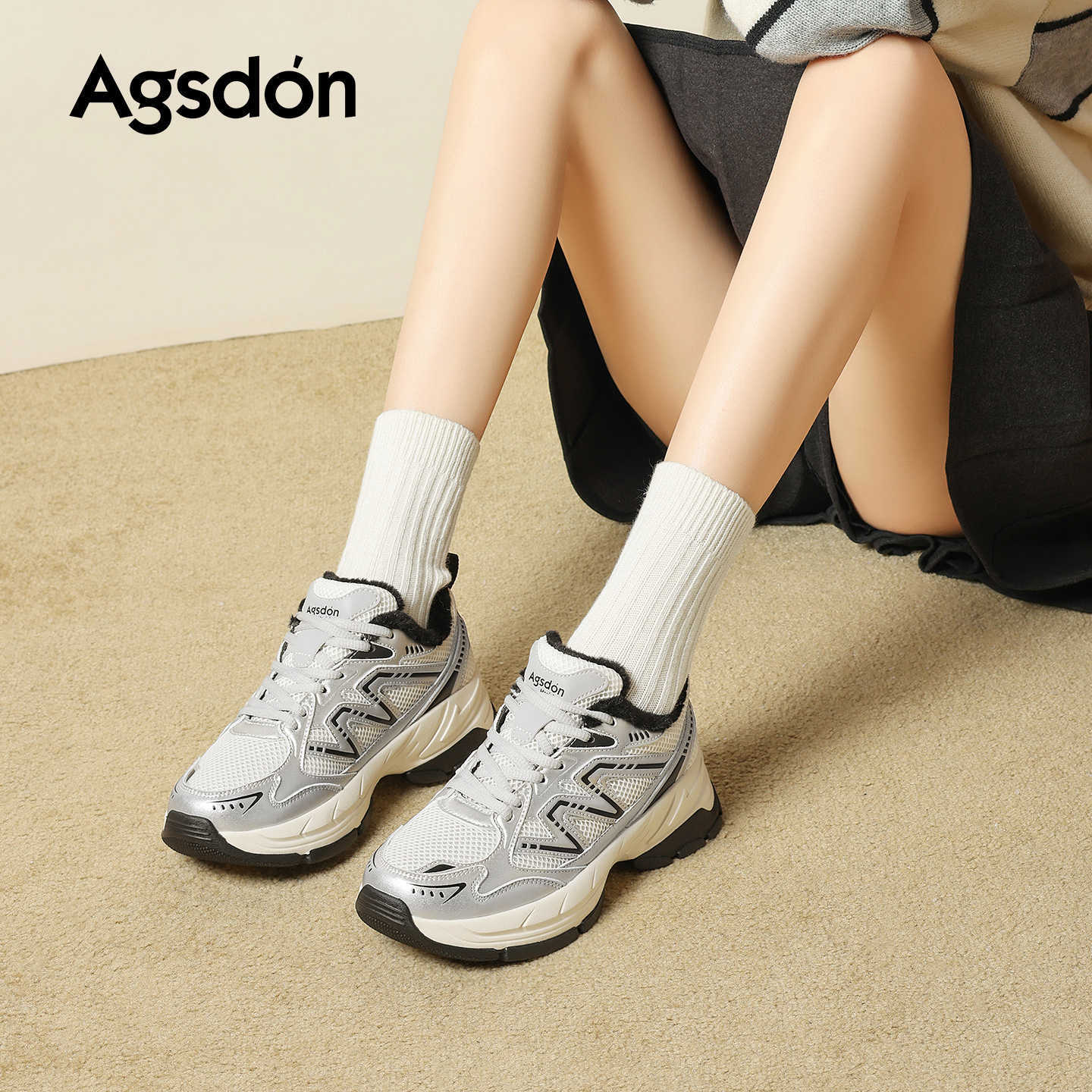 Zapatos deportivos de plata para mujeres 2025 nuevo otoño y invierno con una base gruesa de veludo gigante hermoso alpinismo zapatos de algodón