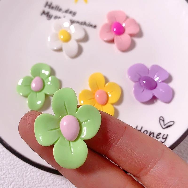 Accesorios de resina de cuatro pétalos de macarrón transfronterizo DiDi accesorios para el cabello de la caja del teléfono móvil agujero de los zapatos colgantes pequeños materiales hechos a mano