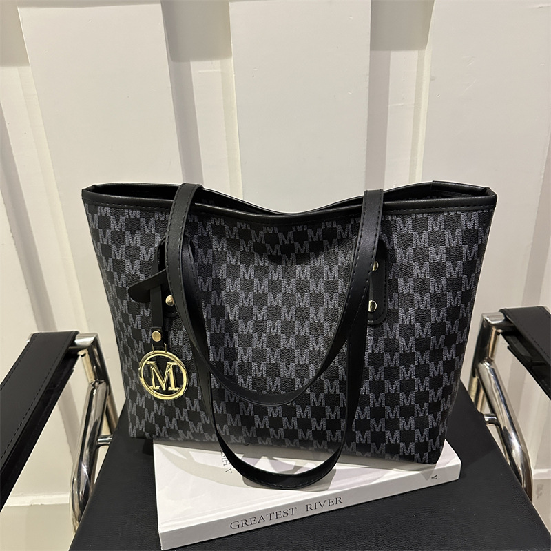 Bolso de sentido de alta gama Bolso Tote de cercanías Mujer 2025 Nuevo otoño e invierno Bolso de hombro de moda Bolso de mano de gran capacidad