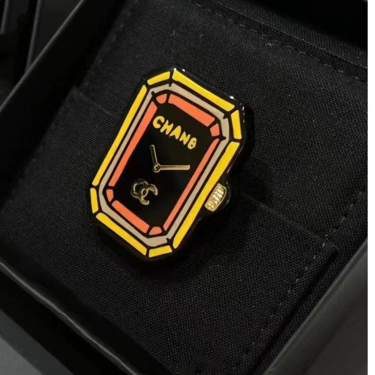 Yellow square dial, brooch