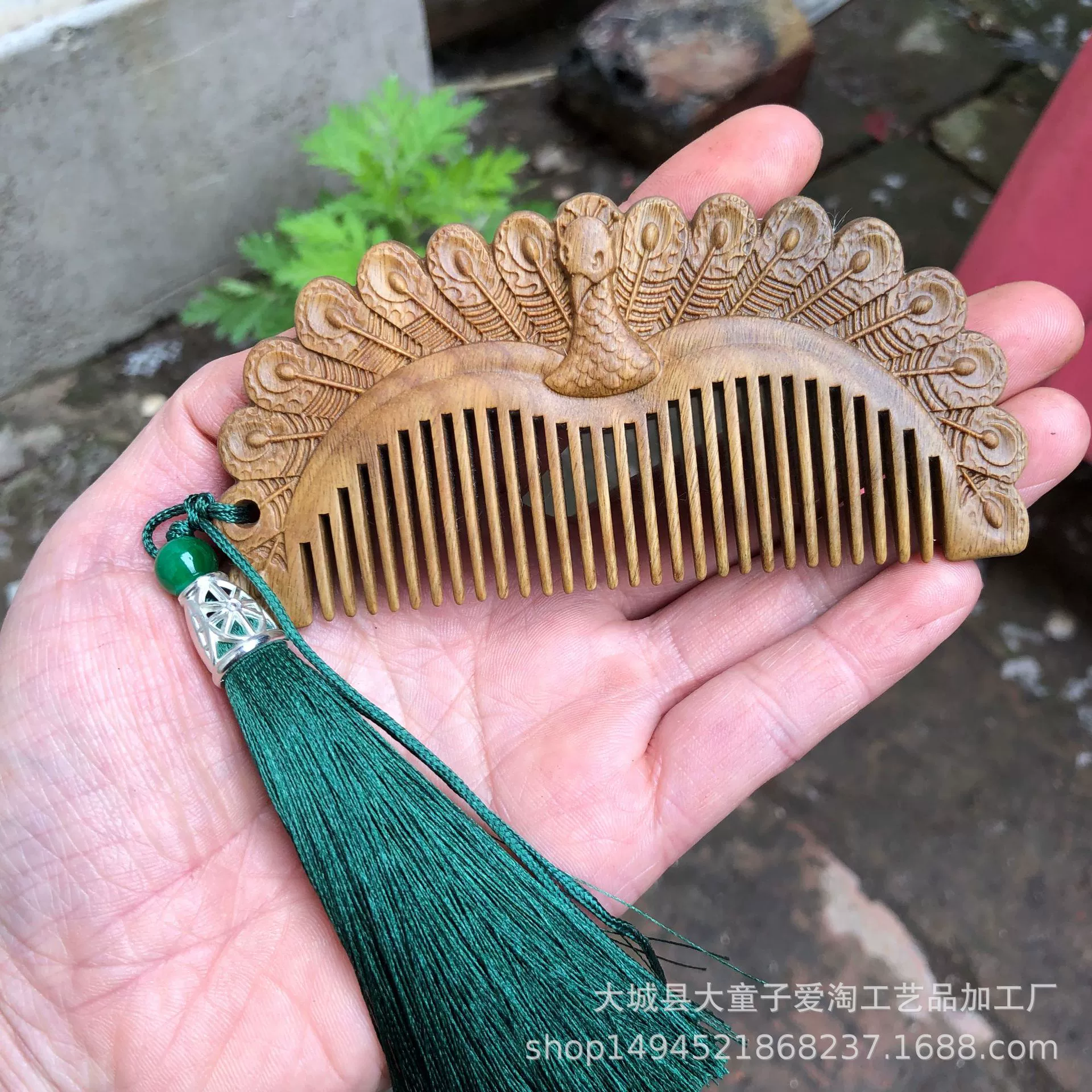 Peacock opening combs Argentine green sandalwood comb dense teeth combed plum combed combing the head meridians massage double -sided