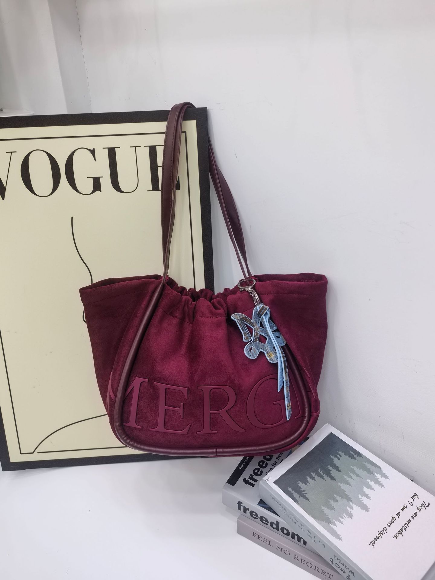 タイマージ中大容量トートバッグ 2025 新鹿革ファッションポータブルショルダー脇の下の女性のバッグ