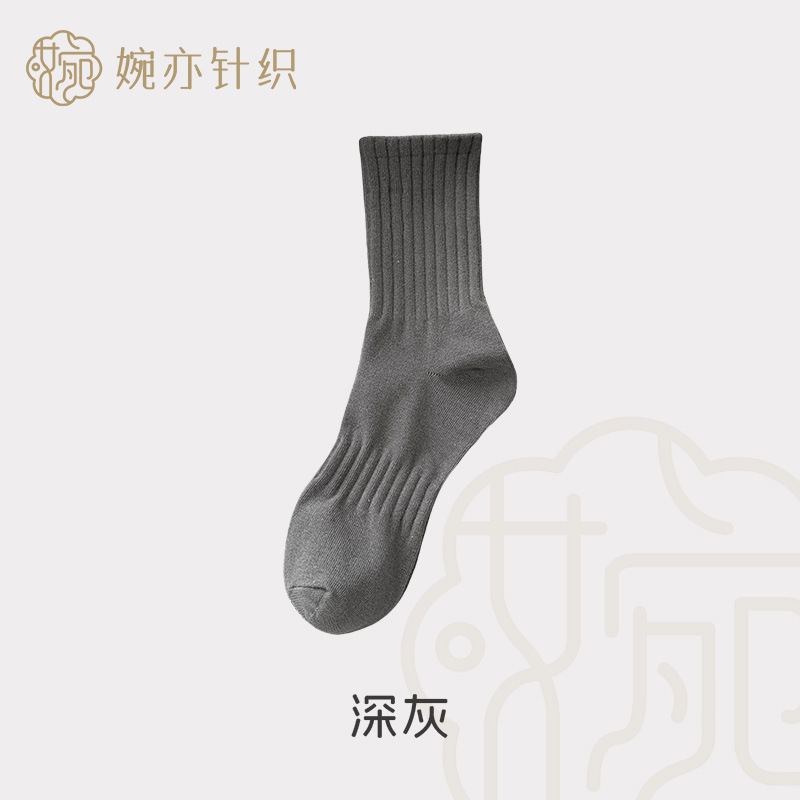 짙은 회색