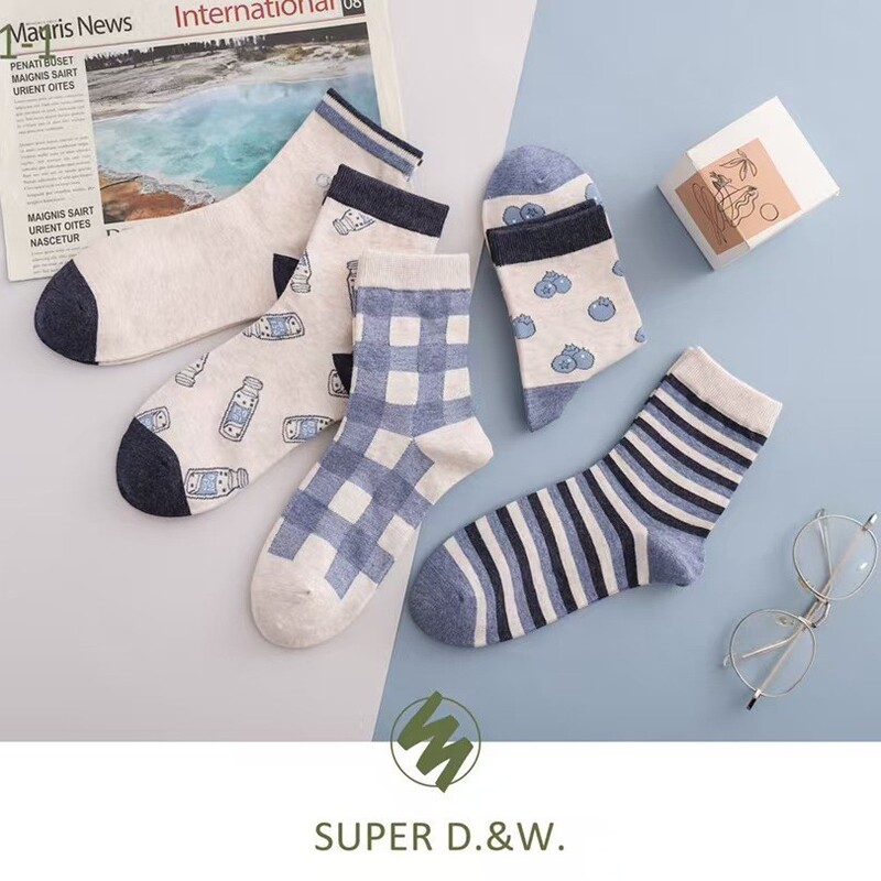 Autumn and Winter New High-Quality Cotton Socks for Women Are Mid-Calf Socks with Stripesd Plaid Blue Tones, Fashionable, Comfortable, Sweat-Absorbent and Breathable