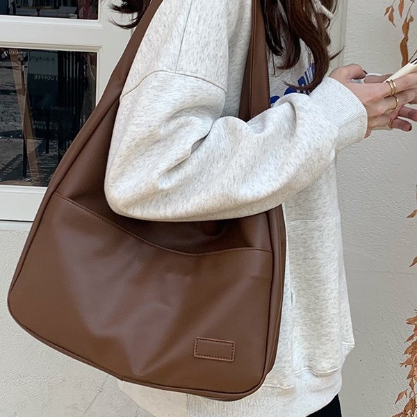 大容量包包女2025新款秋冬软皮水桶包通勤托特包大学生上课单肩包