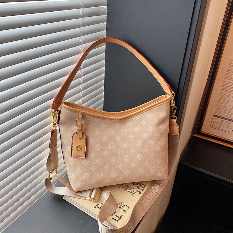 High-end tote bag for women, 2026 new collection, featuring elegant prints, suitable for commuting, and designed as a stylish and versatile shoulder bag or crossbody bag