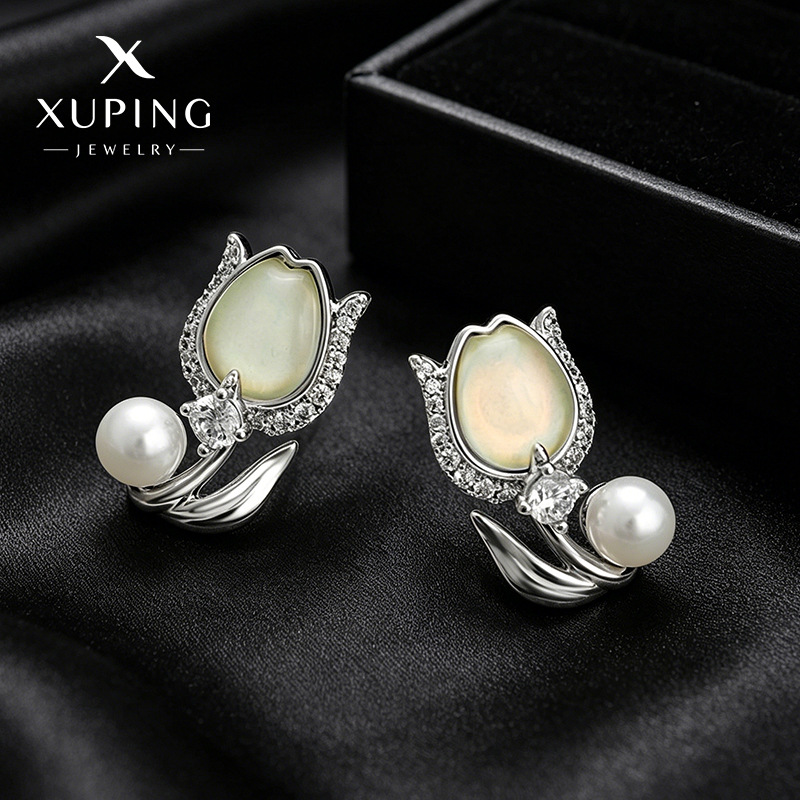 Xuping aleación de cobre chapado blanco pernos de piedra moca simple pequeño fresco tulipán orejetas casuales mujeres personalizadas al por mayor