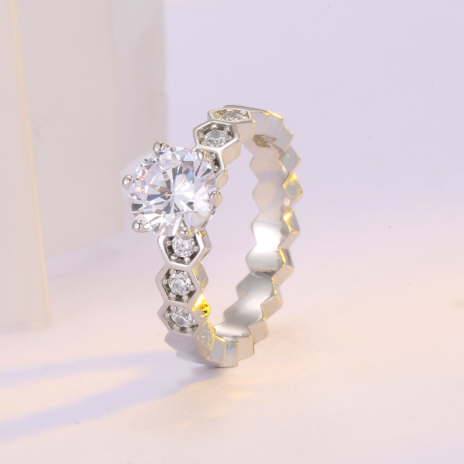 Six-claw Honeycomb 1.25 karat Simulation Diamond Ring Women's Raib Diamond Couple Engagement Ring Index Finger Tail K-plated Gold Ring