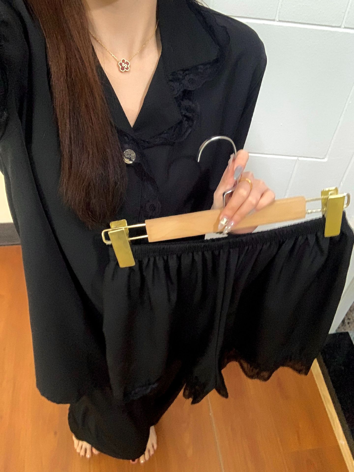Al por mayor transfronterizo de tres piezas super suave forjado verano suave hilo de hielo suave cuatro lados rebote flor impresa pijama de mangas cortas para mujeres