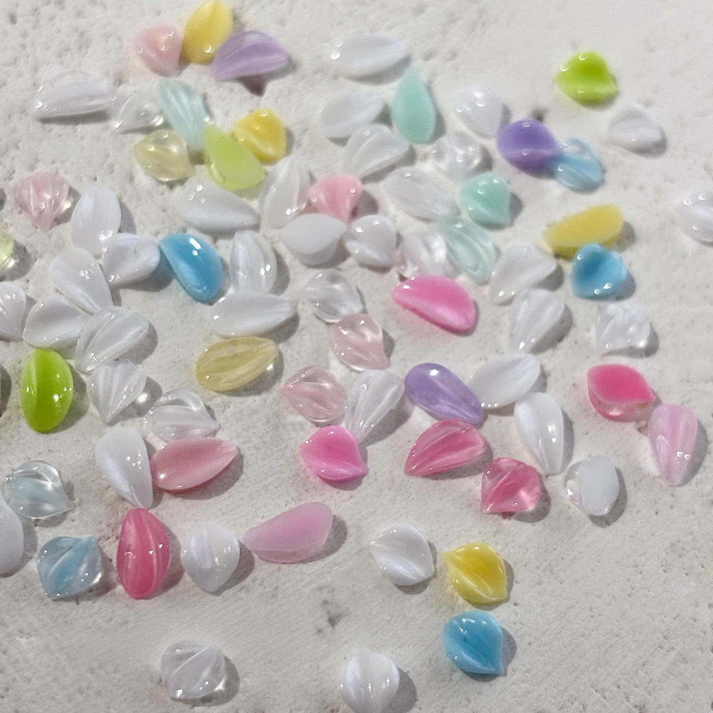 花瓣冰透美甲饰品立体拼接花朵跨境爆款彩色树脂花瓣diy穿戴甲配