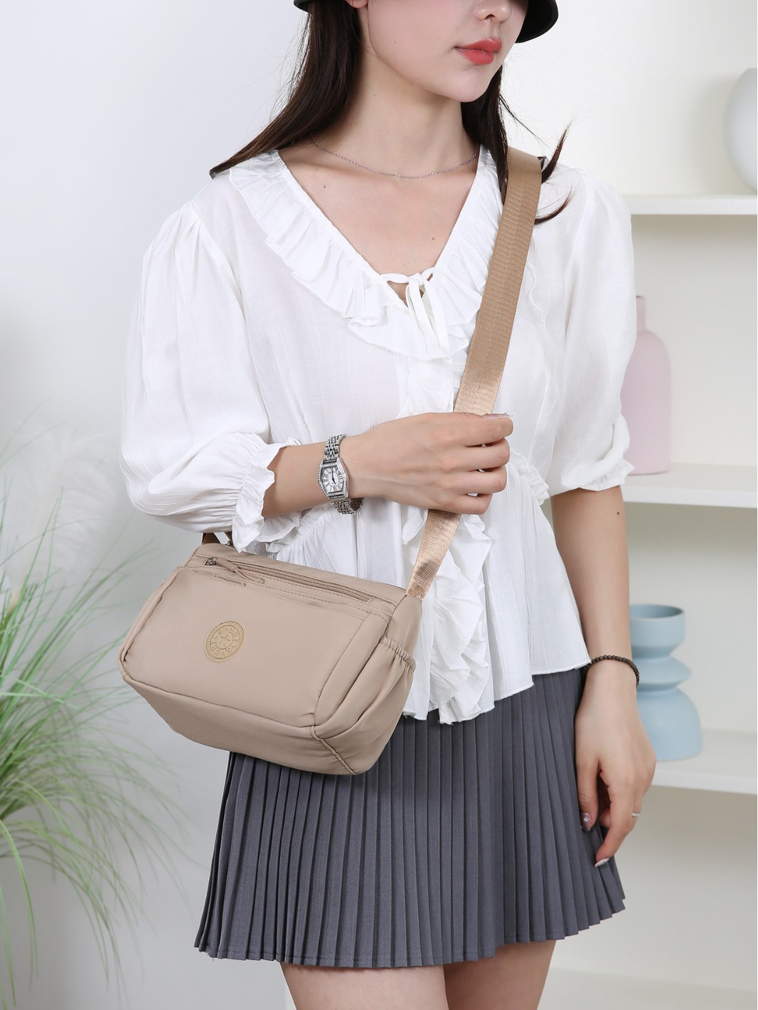 Capacious shoulder bag for traveling one shoulder