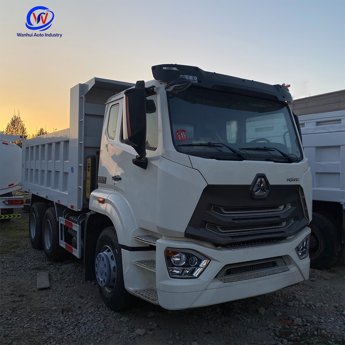 Cross-border Sinotruk Howo 6×4 Dump Truck, 380 horsepower, Euro II, rear eight-wheel engineering dump truck, 90% new