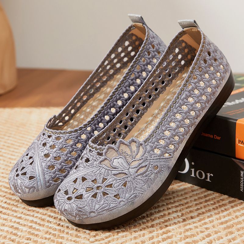 Zapatos de mujer con suela suave no cansan los pies de verano nuevos zapatos de tela viejos de Beijing zapatos de madres con un pie de zapatos de flores de flor de calzado chino image 3