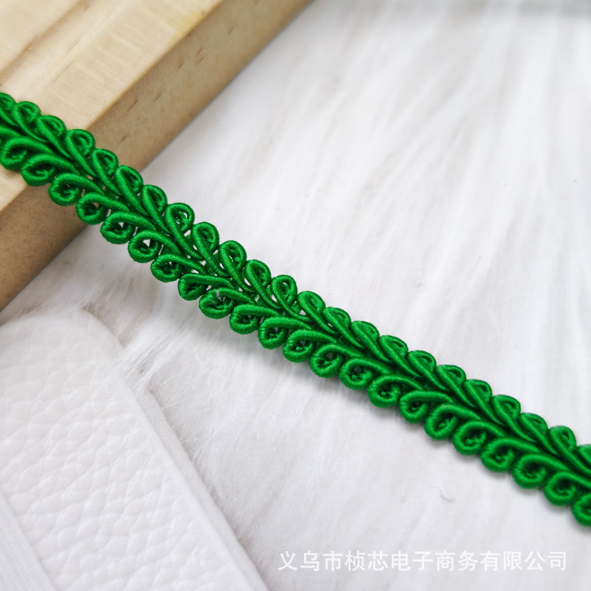 0.8cm*dark green