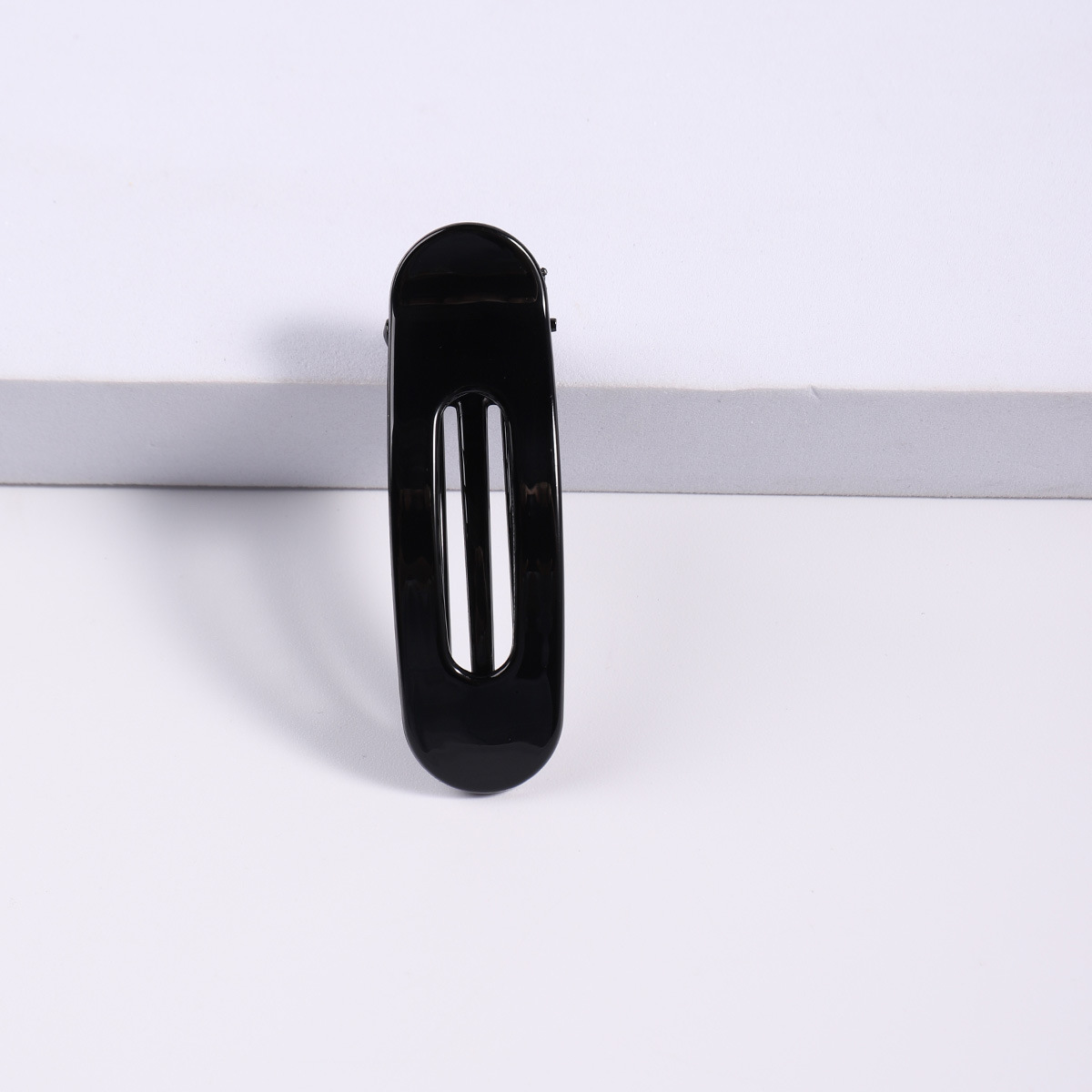 중간 오리 빌-밝은 블랙