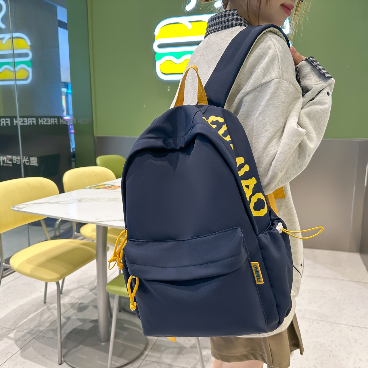 Lightweight Schoolbags for Junior and High School Students, Versatile Casual Backpacks, Same Style for Men and Women, Large-Capacity Backpacks