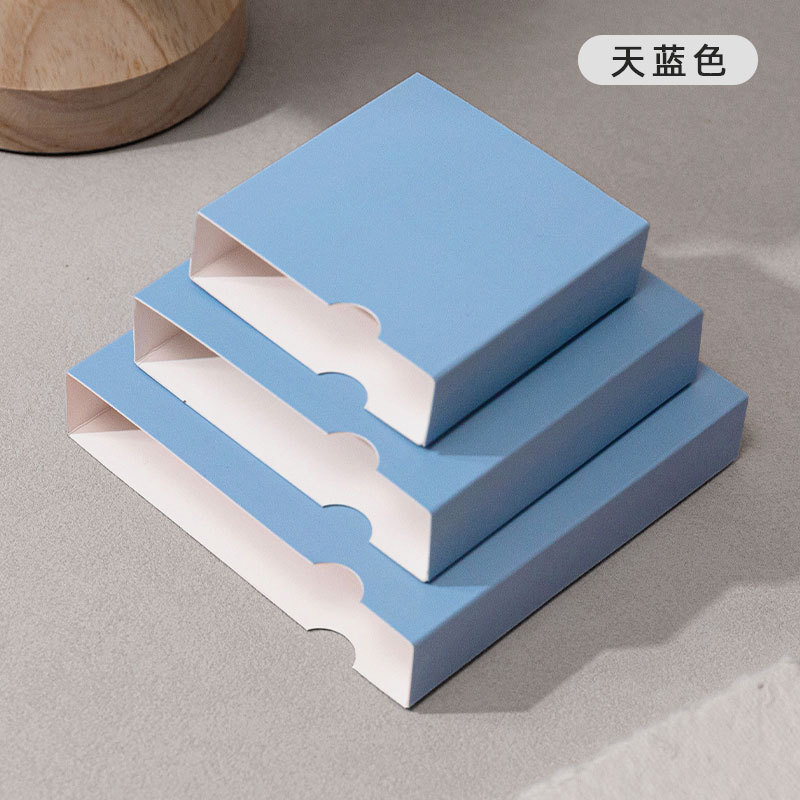 Cubierta de papel azul cielo; 7*7*2cm