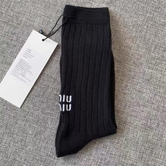 意大利高端MM家純色輕奢雙針刺繡中高筒女潮襪純色豎條鬆口堆堆襪