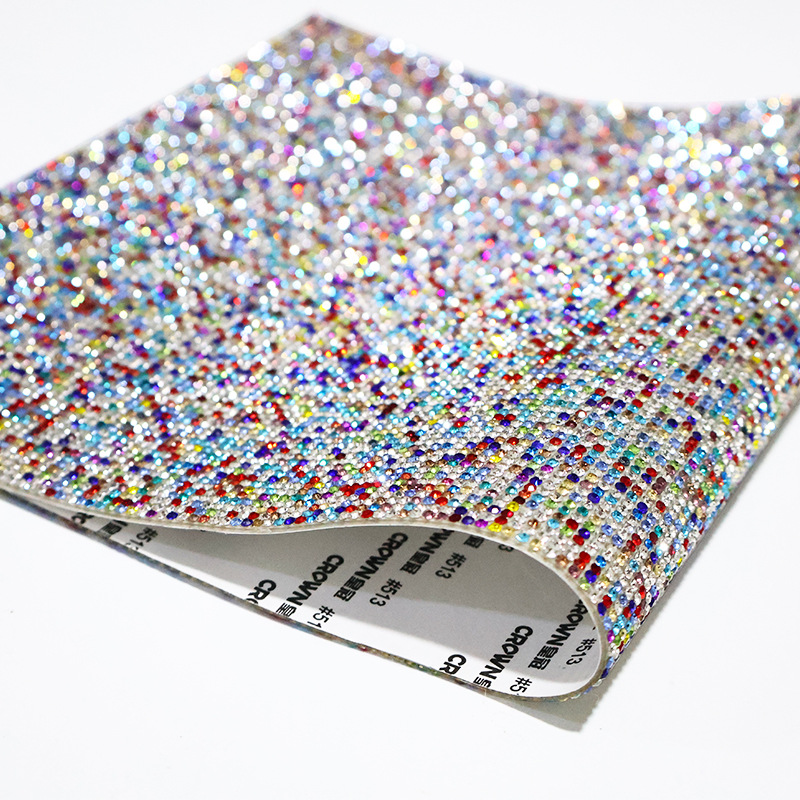 Los fabricantes venden al por mayor agua de vidrio, pegatinas de diamantes, adhesivos, taladros en caliente, piezas de diamantes decorativas para automóviles autoadhesivas, accesorios de joyería de bricolaje, taladros