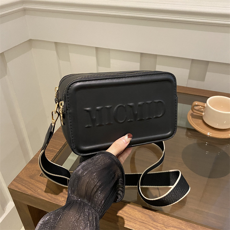 Tendencia simple bolso pequeño otoño / invierno 2024 nuevo estilo de moda impresión de letras bolso de hombro casual versátil mochila