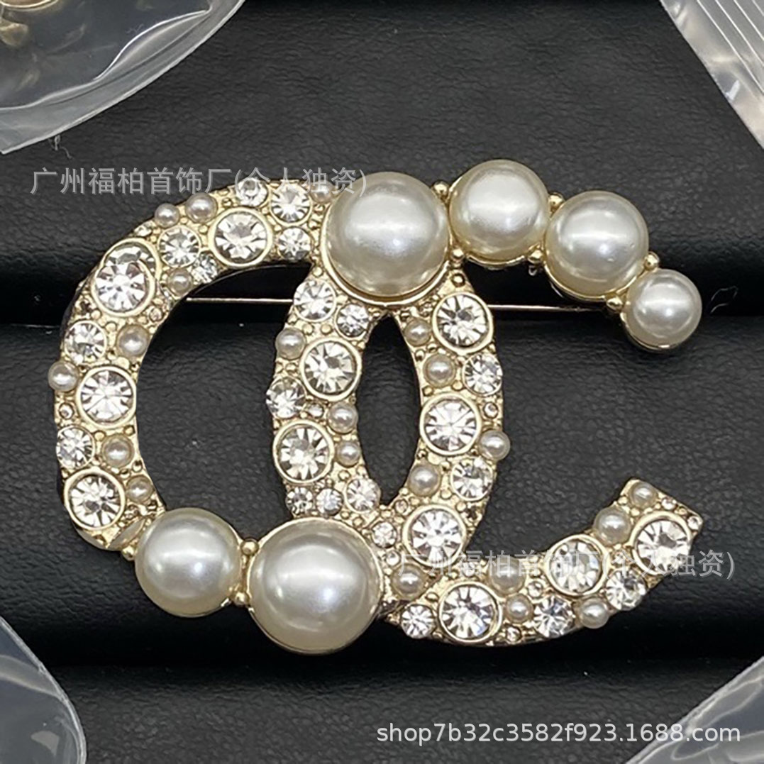 Chanel Double C Fragrance Star Heart Pearl Rhinestone Enamel Brooch Vintage Style High-End Brooch Collection