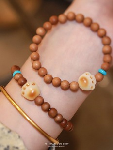 "Milk-Flavored Cat Claw" Is a Natural Milky Old Mountain Sandalwood Bracelet for Women, Charcoal-Fired Wooden Couple Bracelet, Birthday Gift