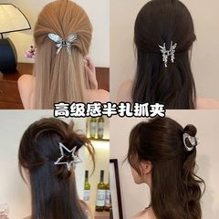 冷たい風の金属の蝶の小さい皿はサメを挟みます。