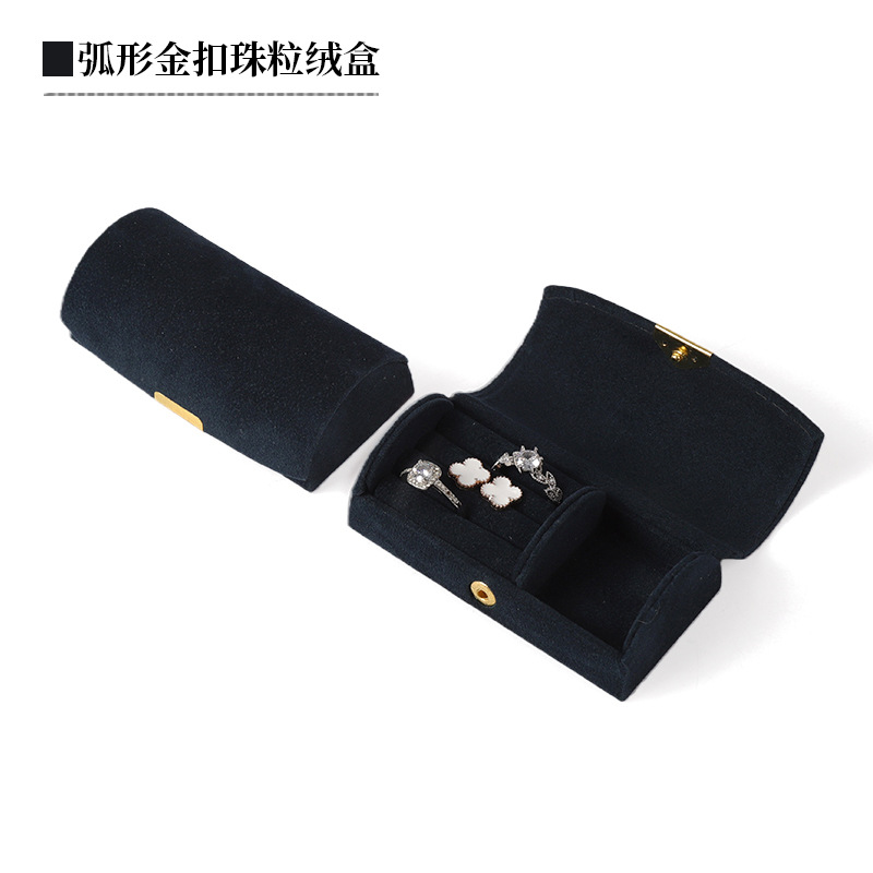 Ventas transfronterizas calientes explosivas portátiles arco delicado perlas vello buckle de oro anillo pendiente collar pequeña caja de almacenamiento de joyas