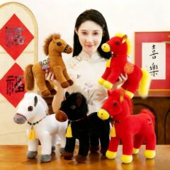 魯暁は馬のぬいぐるみのぬいぐるみをシミュレーションしています。