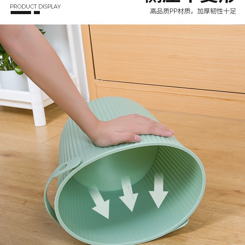 メーカーは家庭用の手提げ蓋付きのプラスチック製の桶を提供しています。|undefined