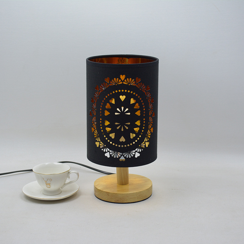 [Xianfan] nueva lámpara de mesa hueca de madera maciza Nordic retro rico gran flor dormitorio sala de estar mesita de noche Lámpara decorativa