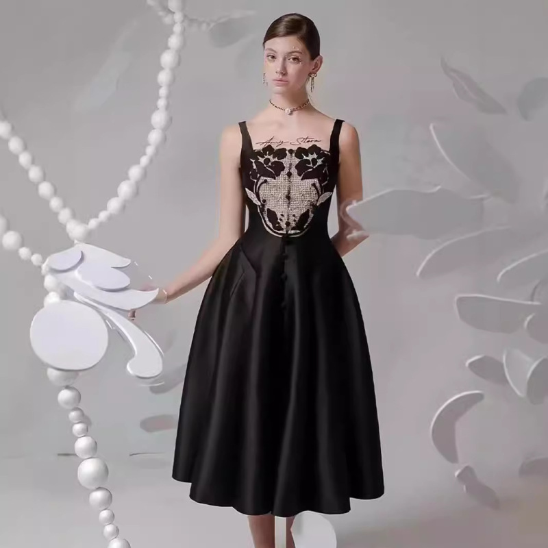 Vietnam Niche Embroidered Split Large Pendulum dress Temperament Slimming Black Short-sleeved Long Dress 68037