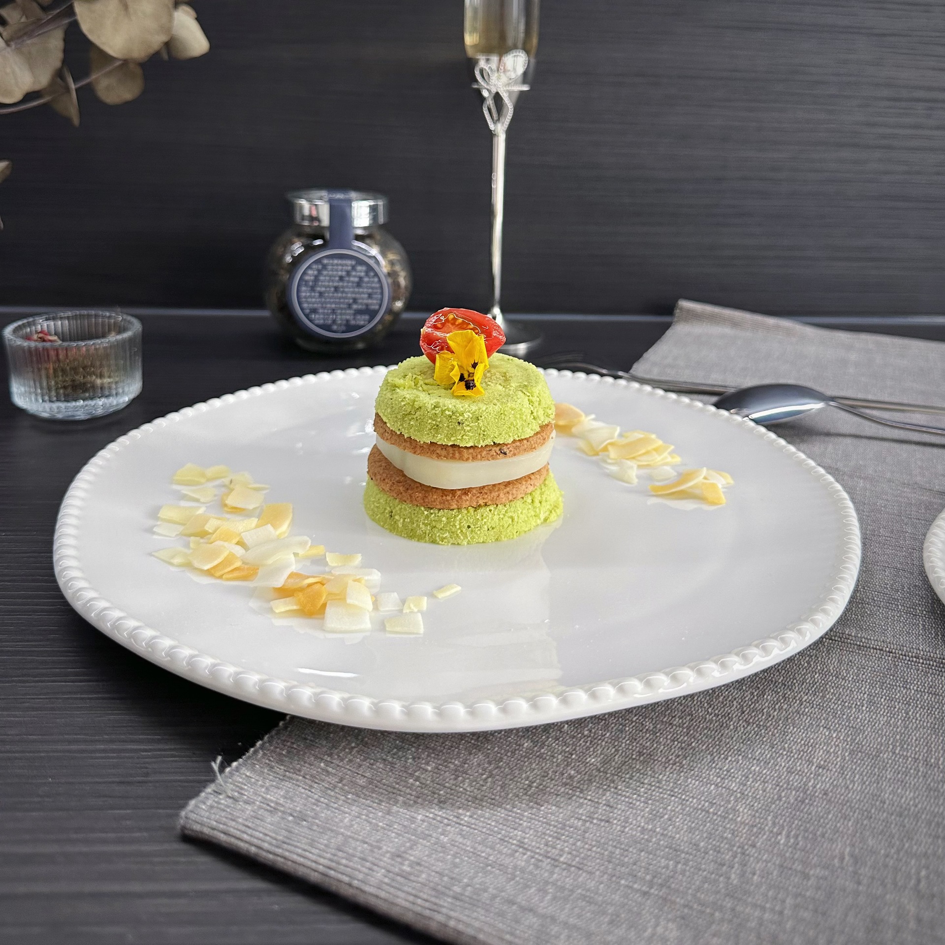 ins创意珠边披萨西餐法餐酒店陶瓷家用不规则平盘圆盘甜品小红书