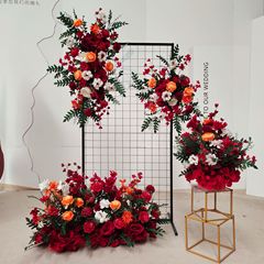 結婚式の赤い背景の板の花芸の舞台の花の列の花のkt板は花を縛って披露宴を予約します。