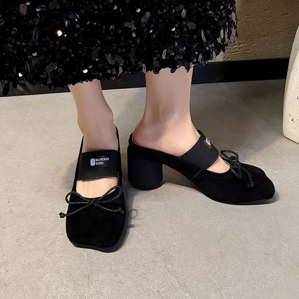 Mule nữ gót thấp hở gót trơn phong cách Pháp – nơ bướm chấm bi, mũi nhọn, gót 7 cm — Đen (lông cừu lộn), Chấm bi trắng (da bò)
