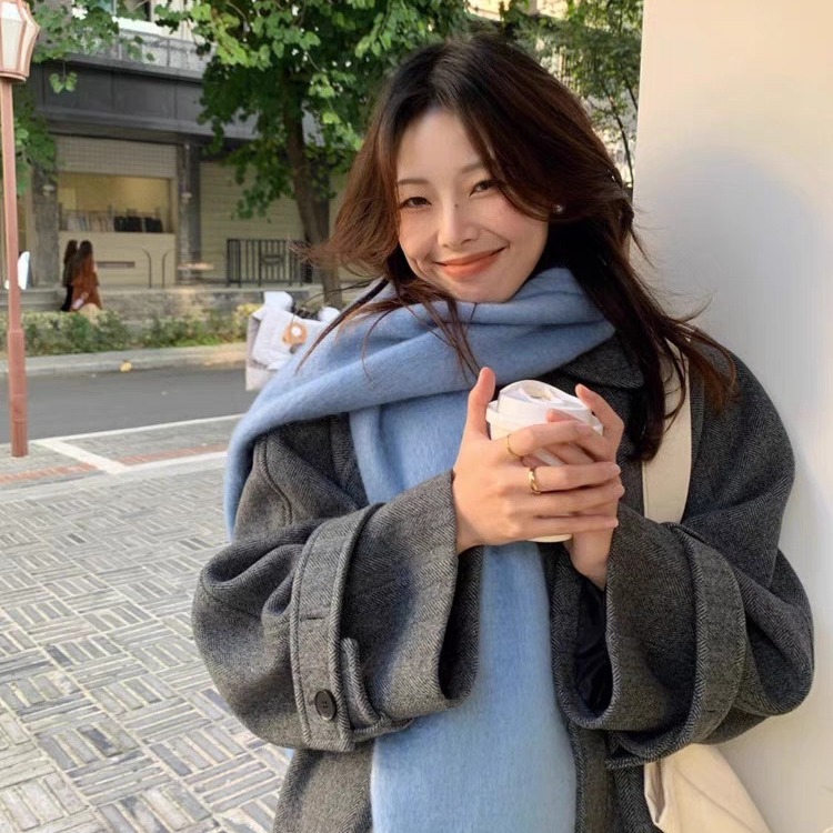 2025 新しいソリッドカラーのスカーフ女性の雰囲気ソフトワックス状暖かい小さなショール冬厚いモヘアカップルスカーフ