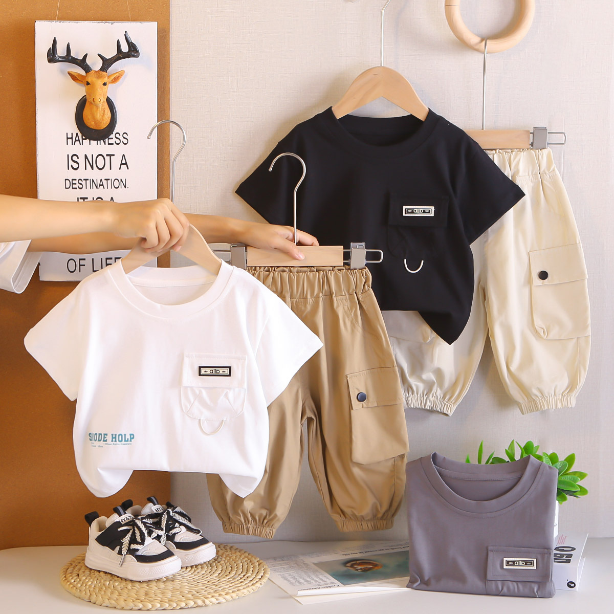 Summer New Boys' Korean Style Letter Pocket Small Logo Short-Sleeve T-Shirt Trendy Cool Children's Fashion Cargo Pants Two-Piece Set