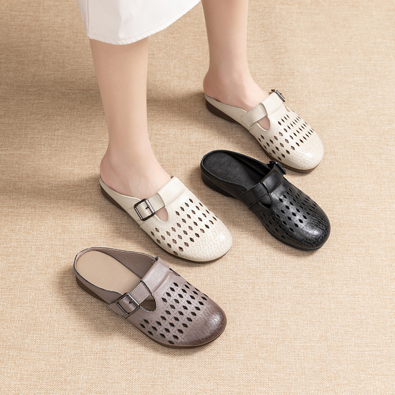 Mom's Summer Outdoor Slippers, Women's Closed-Toe Sandals, Perforated Style, Flat Genuine Leather, Soft-Soled Breathable Slippers for Middle-Aged and Elderly Mom's Summer Outdoor Slippers, Women's Closed-Toe Sandals, Perforated Style, Flat Genuine Leather, Soft-Soled Breathable Slippers for Middle-Aged and Elderly