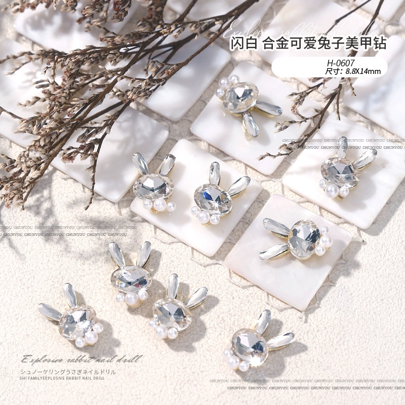 Nuevo acabado lindo flash conejo aleación diamante conejito cabeza perla pila diamante combinación manicura uñas joyería diamante